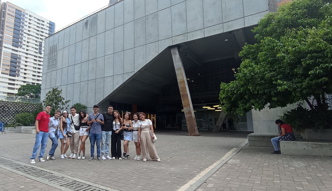 Exitosa Movilidad Académica a la 11ª Feria de Diseño en Medellín.